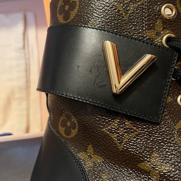 Louis Vuitton WONDERLAND FLAT RANGER - Picture 8 of 9
